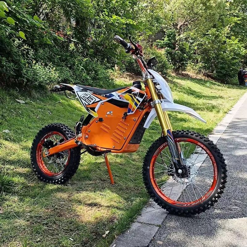 Les aventures tout-terrain améliorées avec la moto électrique 60V 2000W d'Aotong Motor